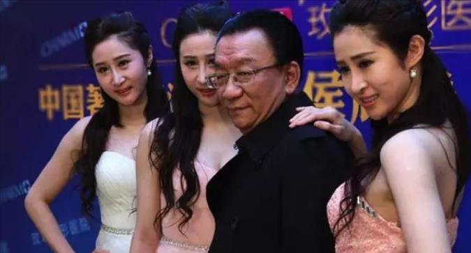 娱乐圈潜规则 内幕曝光 娱乐圈黑暗面_娱乐圈男星被潜图片