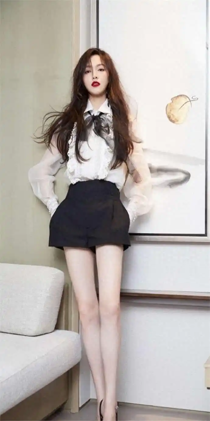 小骨架女明星_小个子美女惊艳合照_身材娇小气质出众女明星