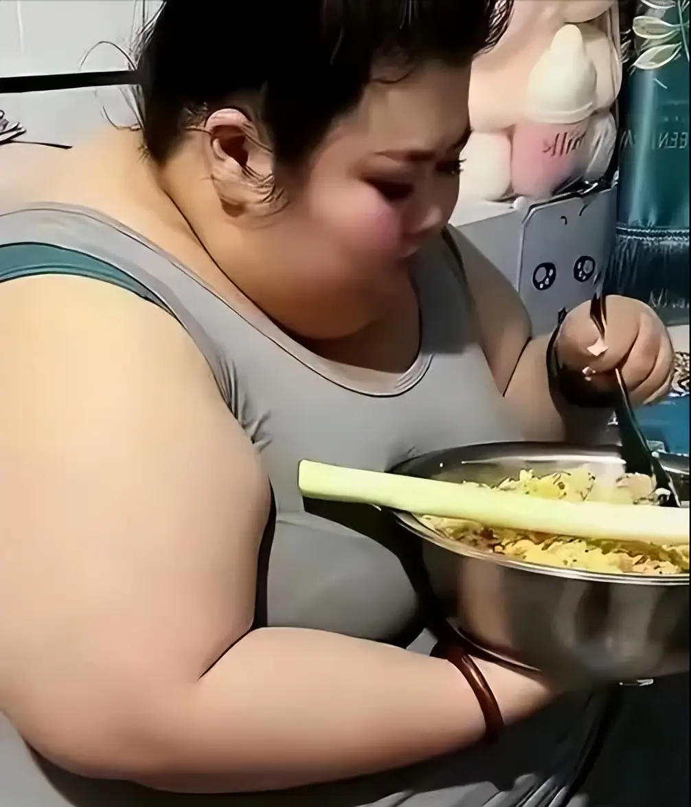 网红黑暗料理下架,_吃播网红猝死案例_吃播健康风险